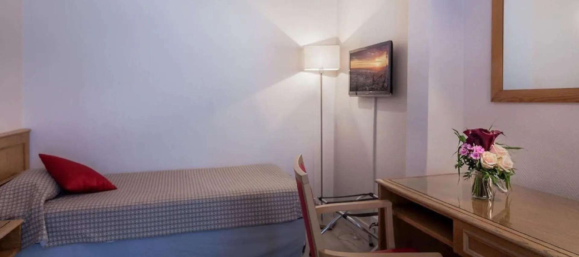 Hotel Le Compostelle Париж