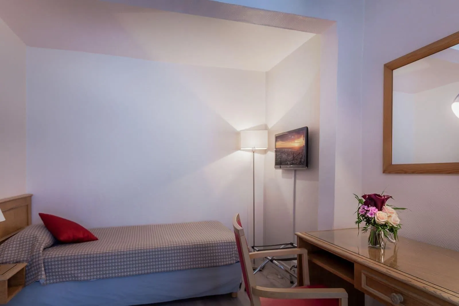 Hotel Le Compostelle Париж