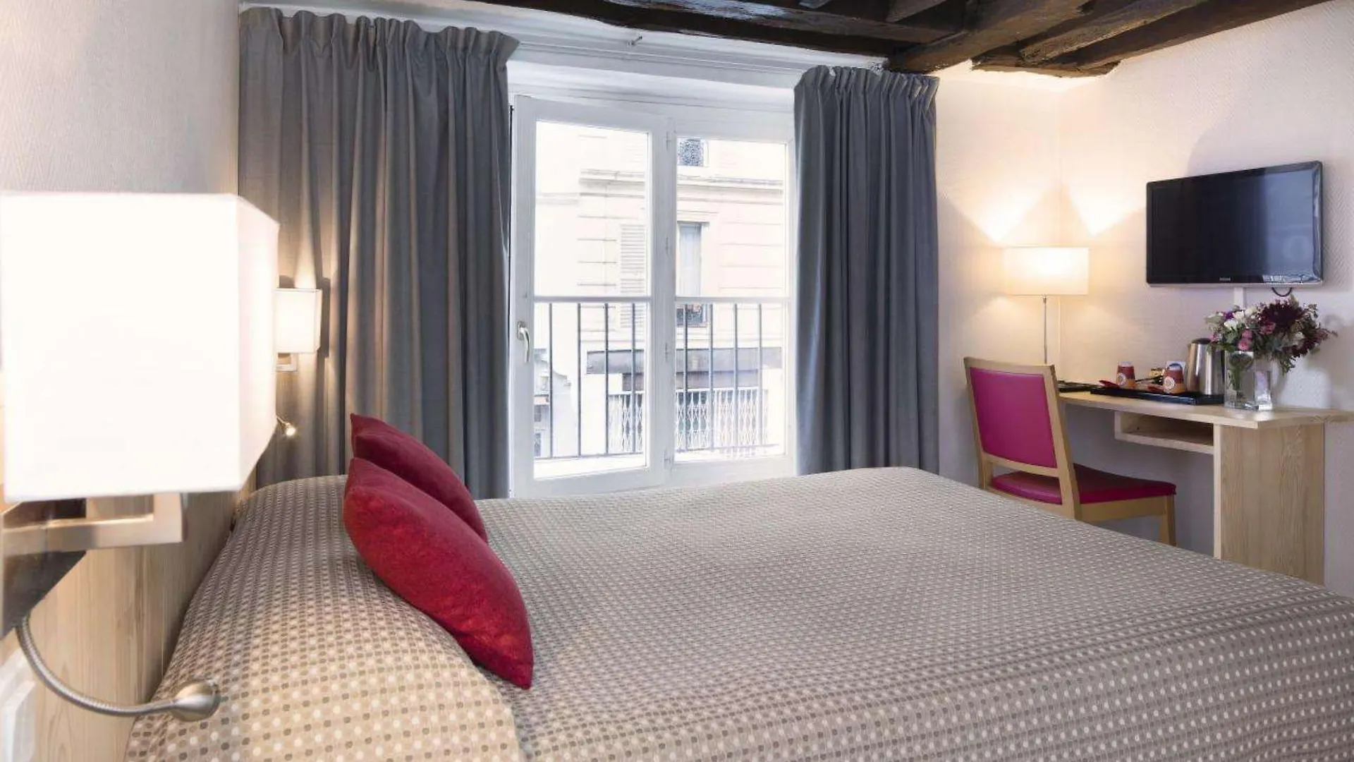 Hotel Le Compostelle Париж 3*,
