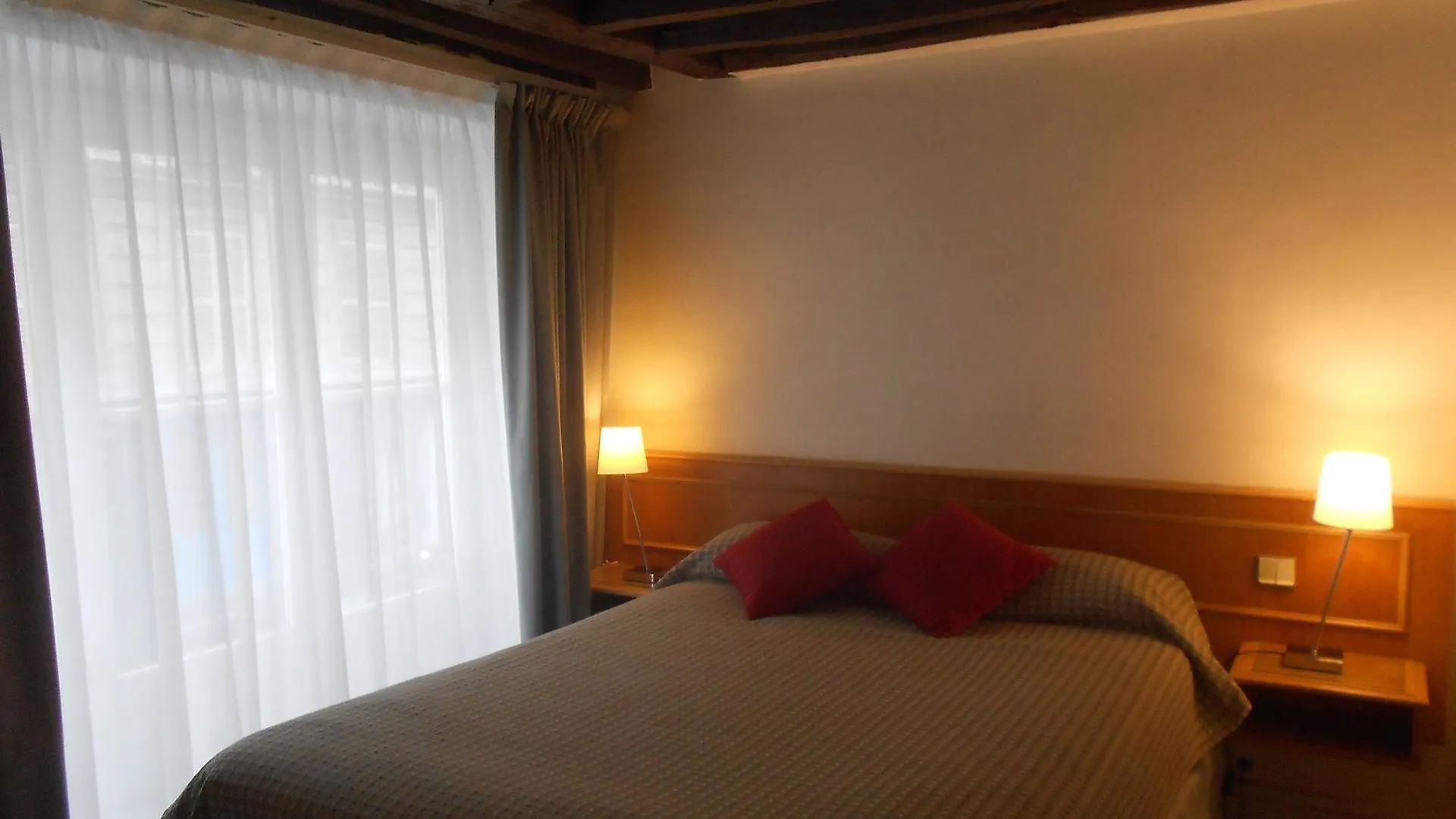 Hotel Le Compostelle Париж 3*,