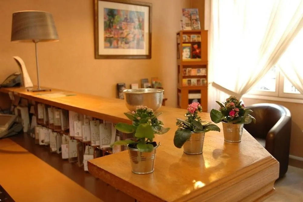 Hotel Le Compostelle Париж 3*,
