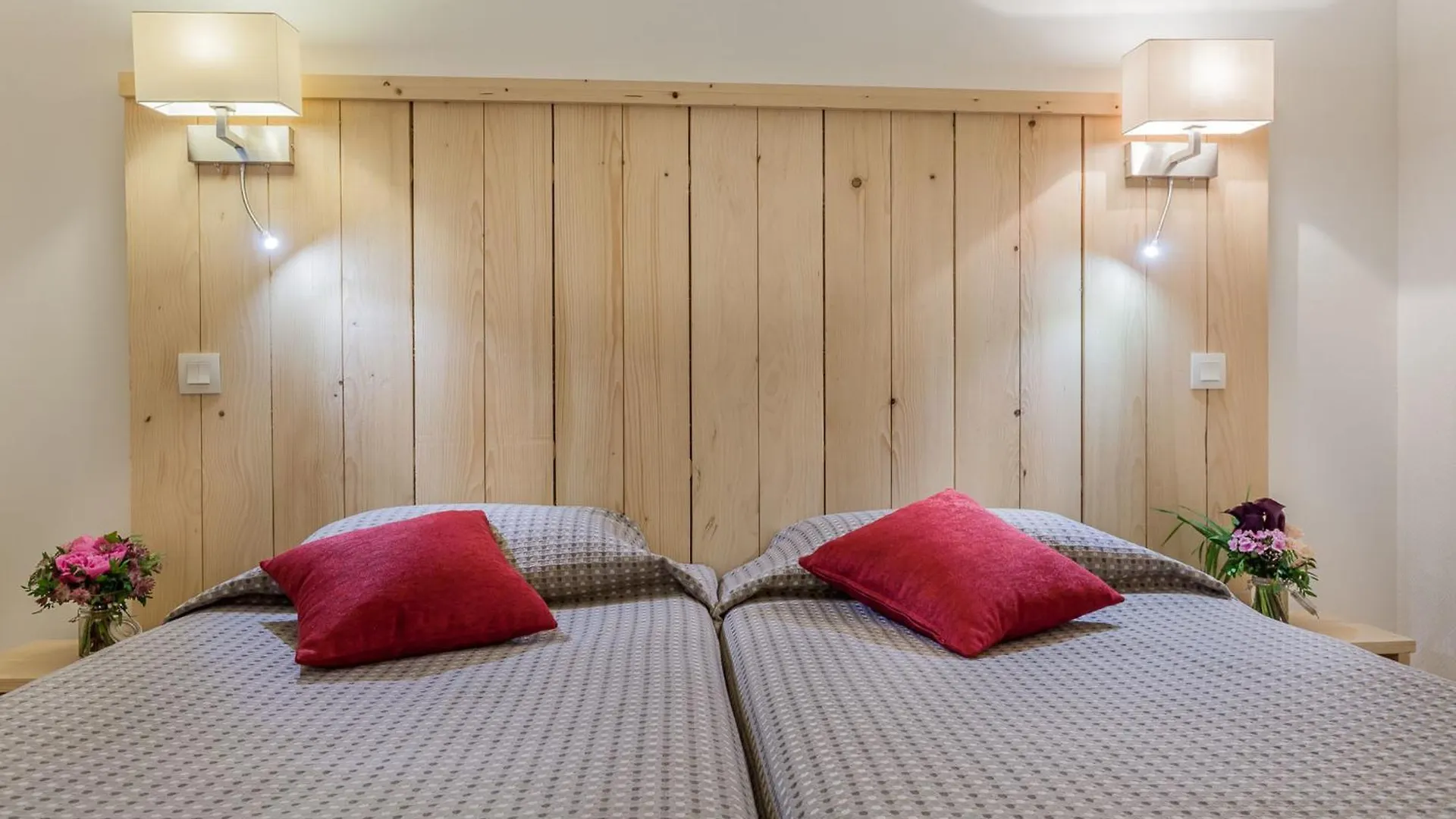 Hotel Le Compostelle Париж Франция