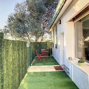 https://appartement-aux-salins-du-lion.aixenprovencehotels.org