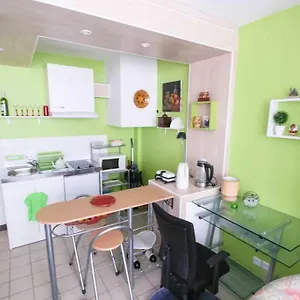 Appartement Métro Pigalle,garçonnière 25 M2, 3 Per, Cabarets Théâtres,restaurants,tout Confort, Paris
