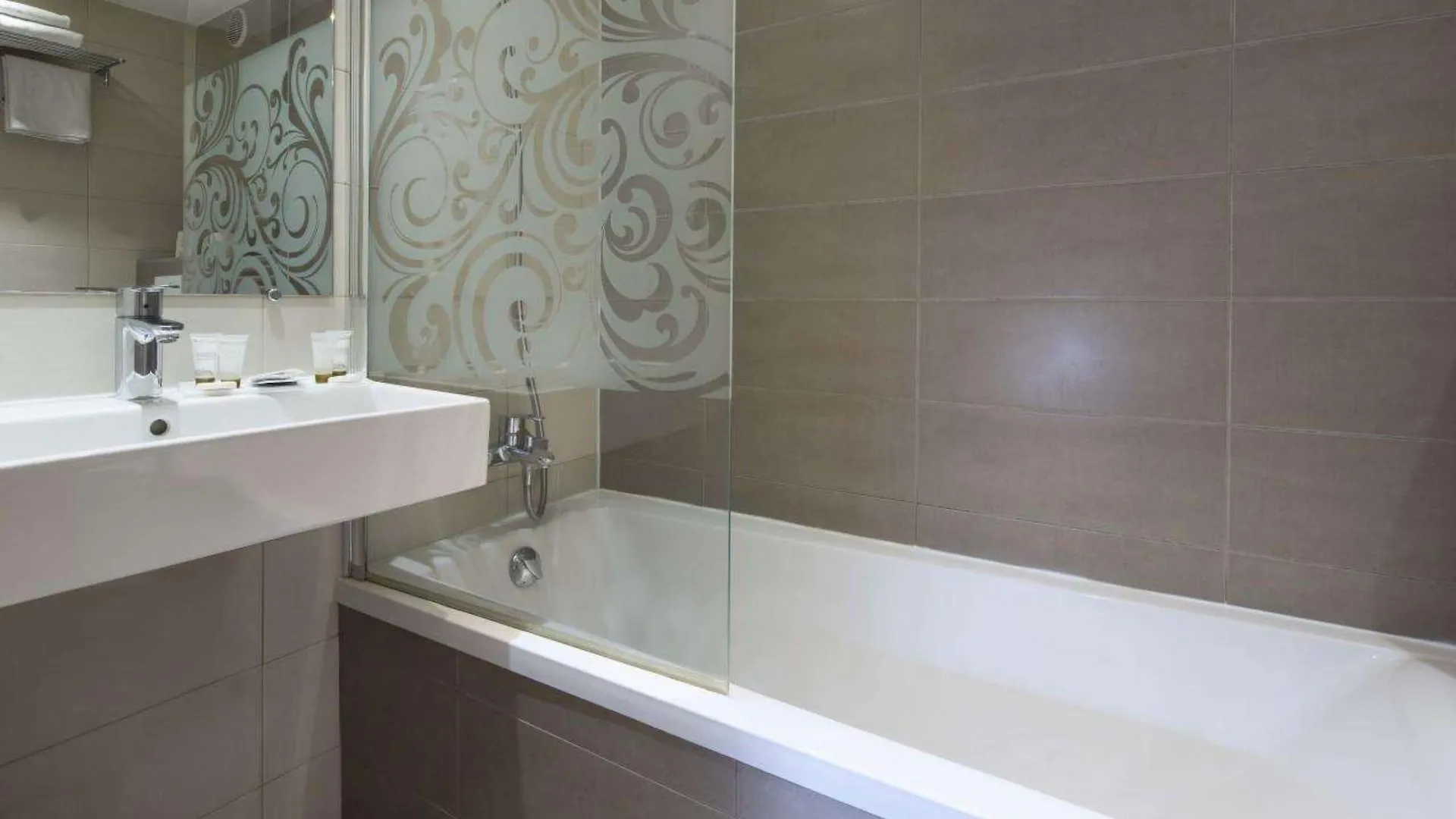 Hotel Le Compostelle Paris